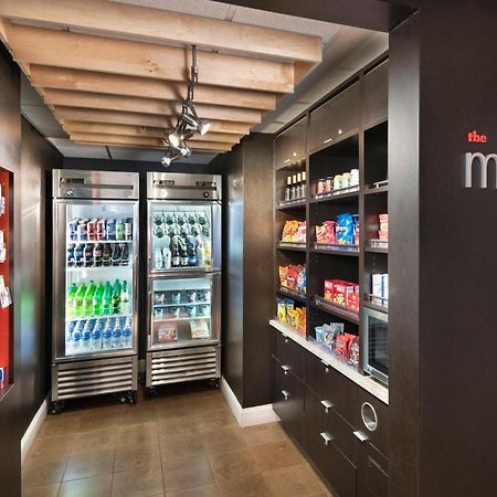 Courtyard By Marriott Burlington Hotell Exteriör bild