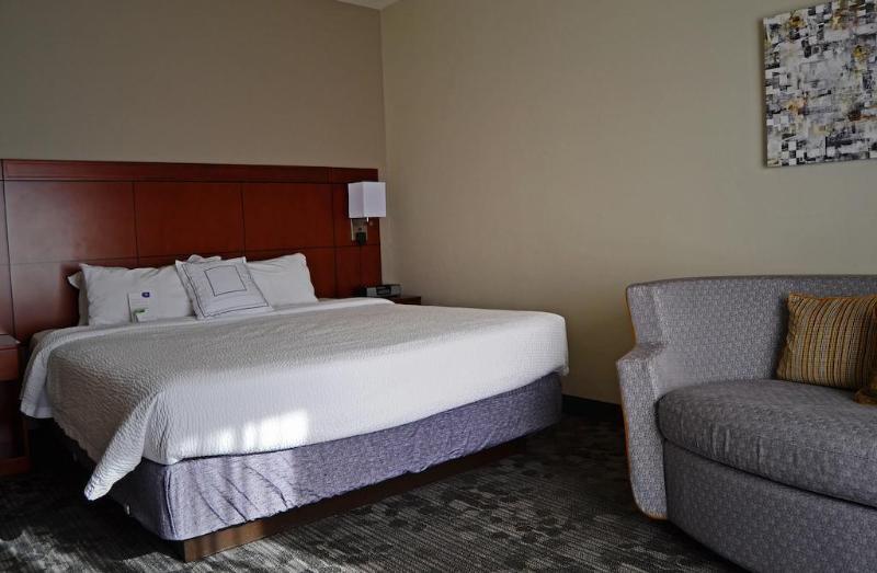 Courtyard By Marriott Burlington Hotell Exteriör bild