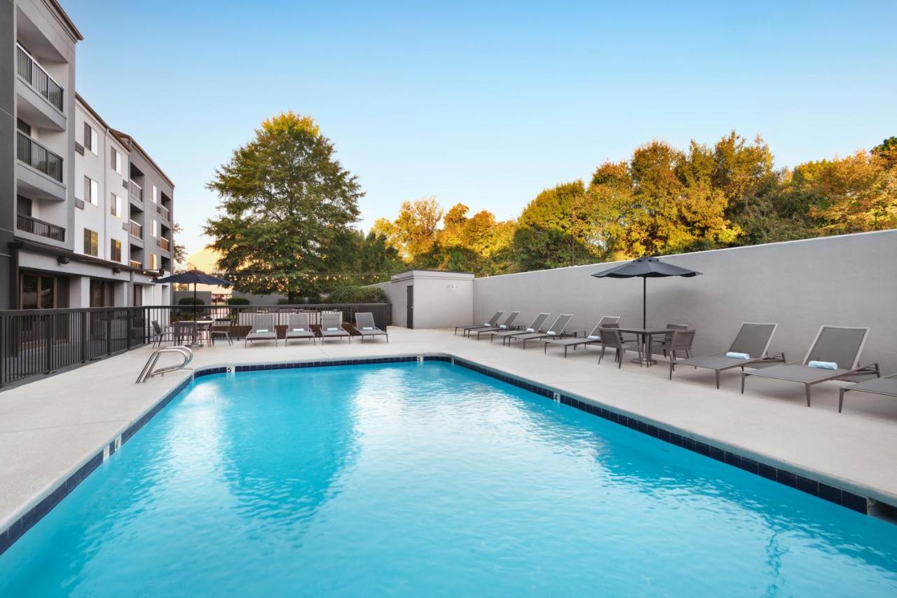 Courtyard By Marriott Burlington Hotell Exteriör bild