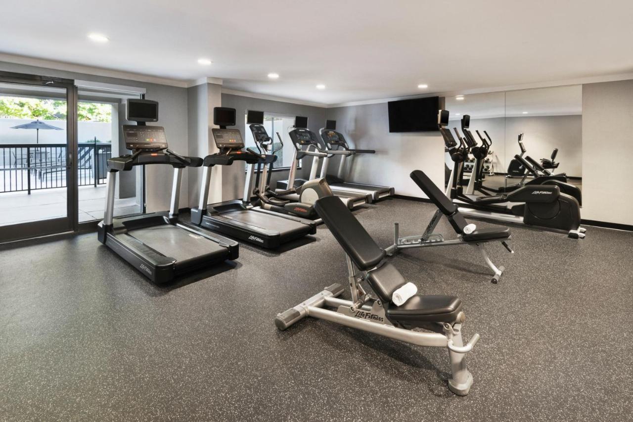 Courtyard By Marriott Burlington Hotell Exteriör bild