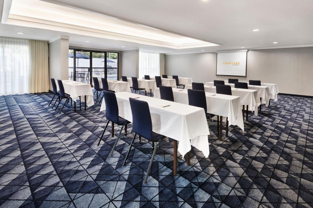 Courtyard By Marriott Burlington Hotell Exteriör bild