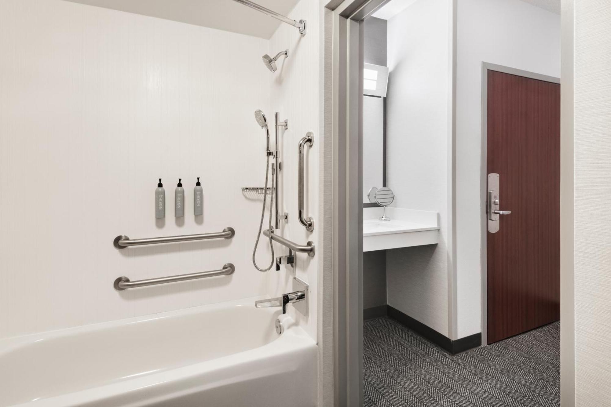 Courtyard By Marriott Burlington Hotell Exteriör bild