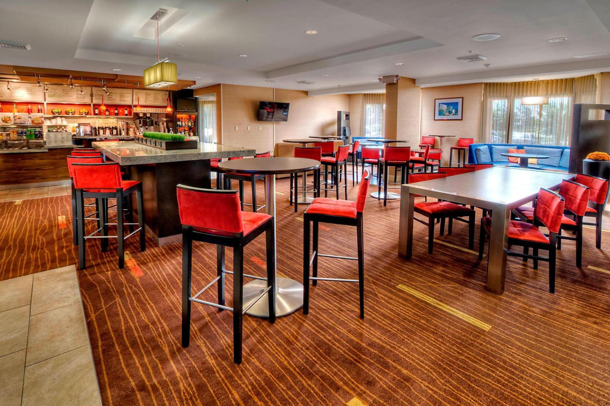 Courtyard By Marriott Burlington Hotell Exteriör bild