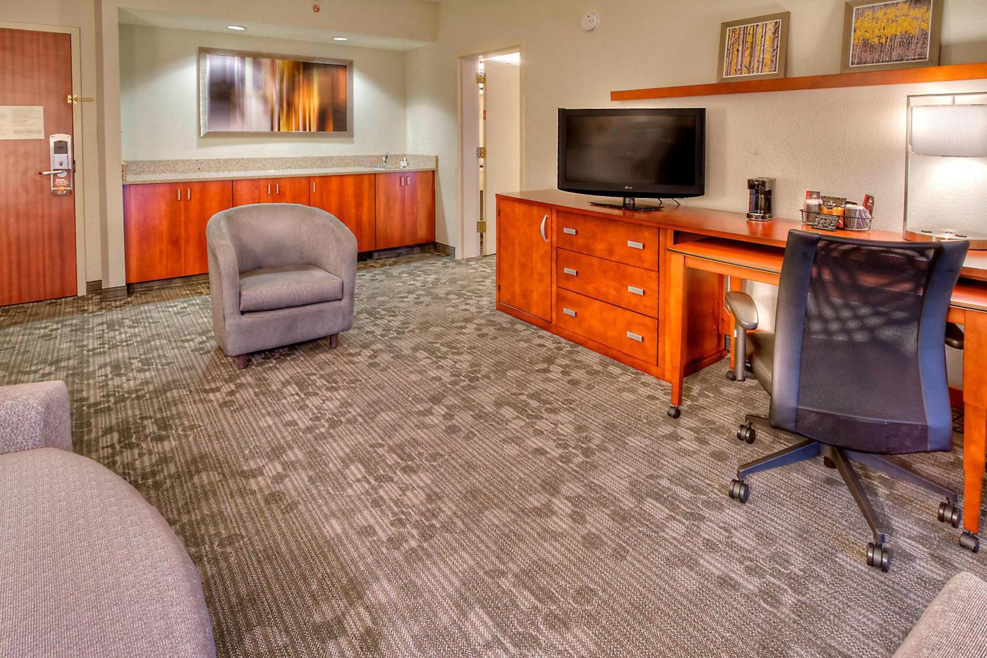Courtyard By Marriott Burlington Hotell Exteriör bild