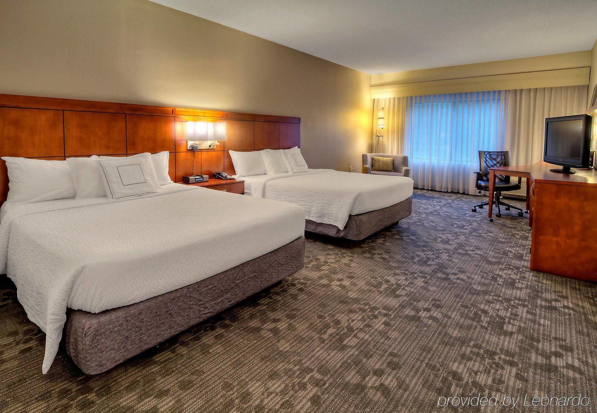 Courtyard By Marriott Burlington Hotell Exteriör bild