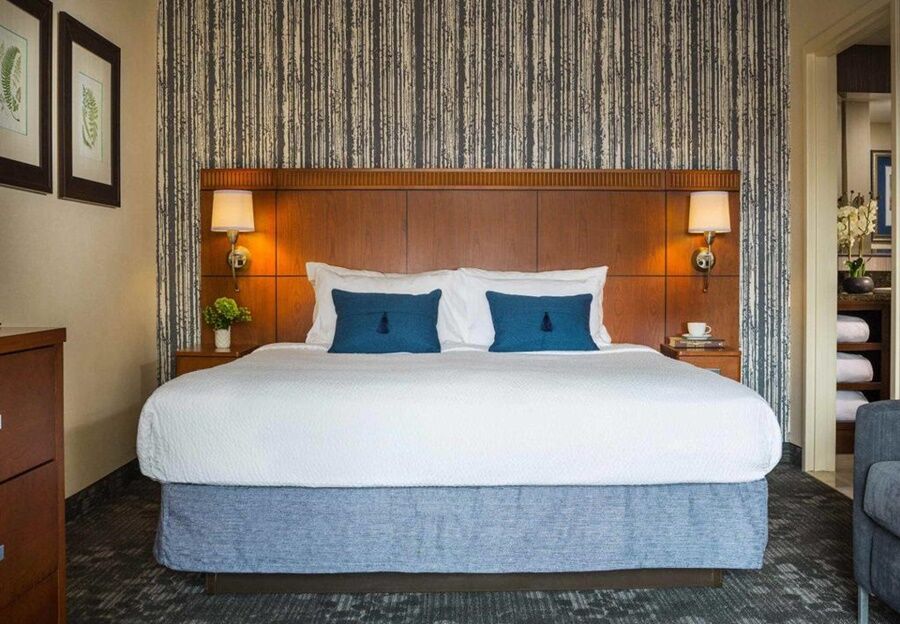 Courtyard By Marriott Burlington Hotell Exteriör bild