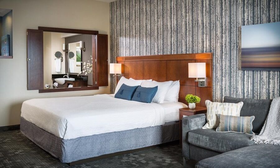 Courtyard By Marriott Burlington Hotell Exteriör bild