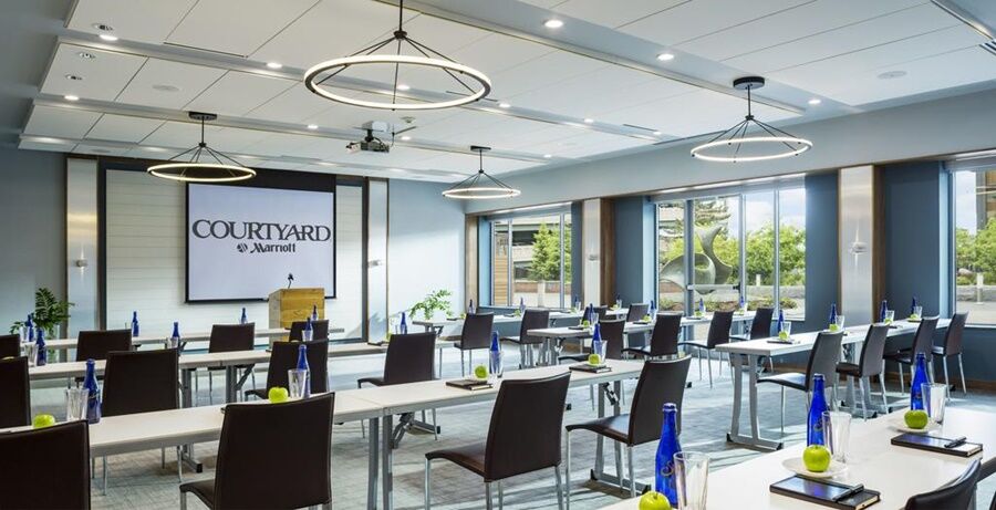 Courtyard By Marriott Burlington Hotell Exteriör bild