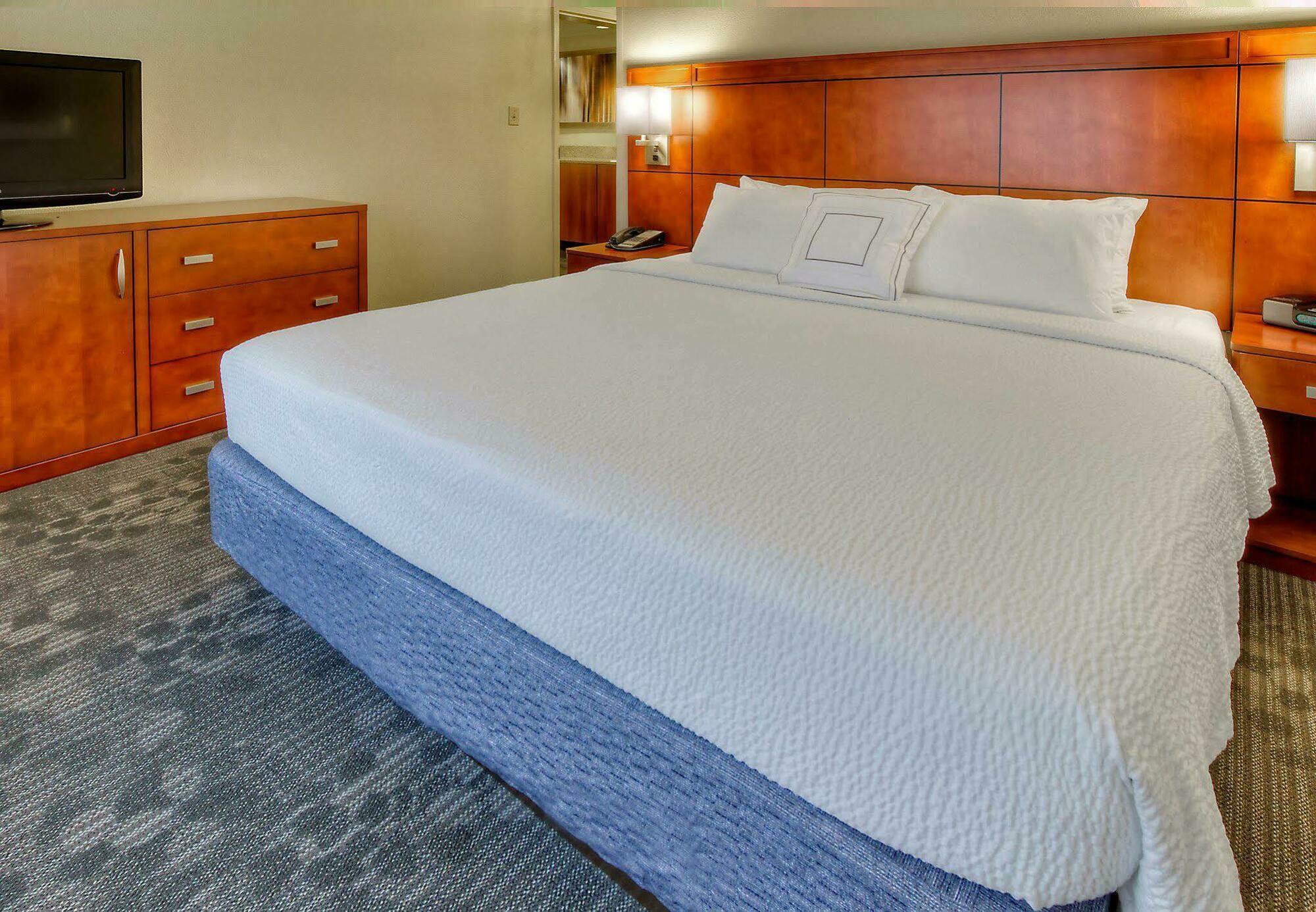 Courtyard By Marriott Burlington Hotell Exteriör bild